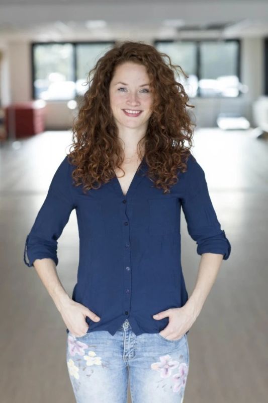 Eva Stolk Holistische fysiotherapeut bij Zacht in Verbinding locatie Noord Straalt
